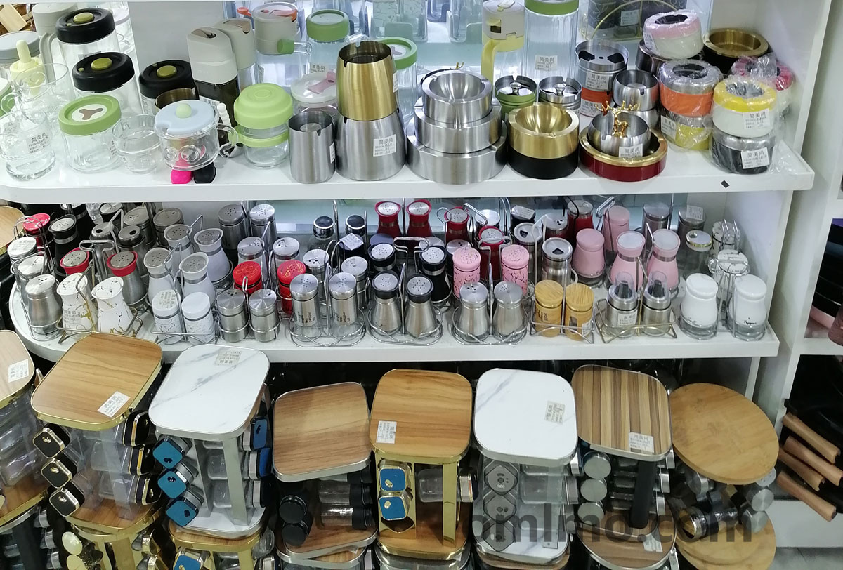 Glass food storage container with colored lid wholesale