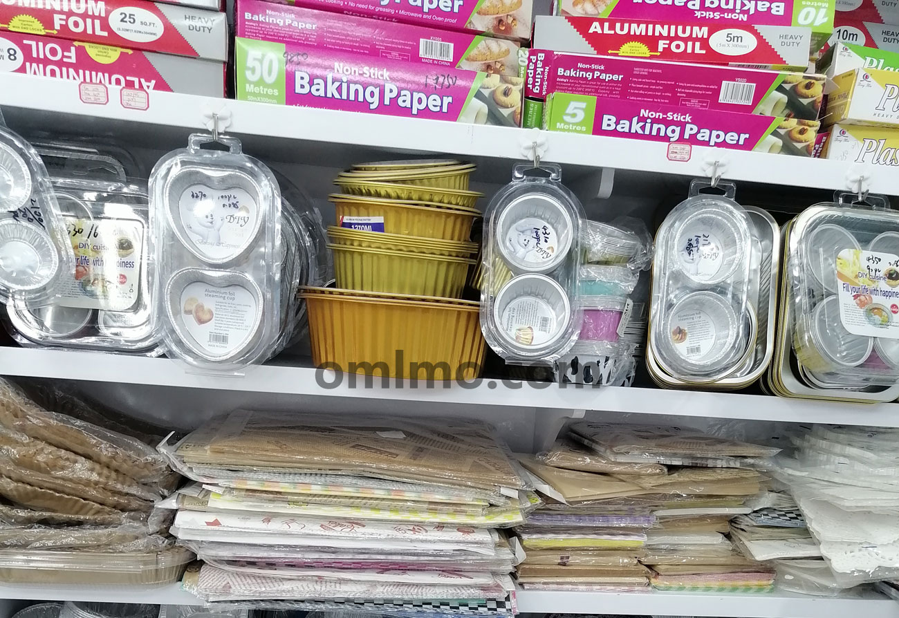 Aluminum foil container lids and baking packaging accessories, clear lids, foil lids, kraft lids and shrink film displayed