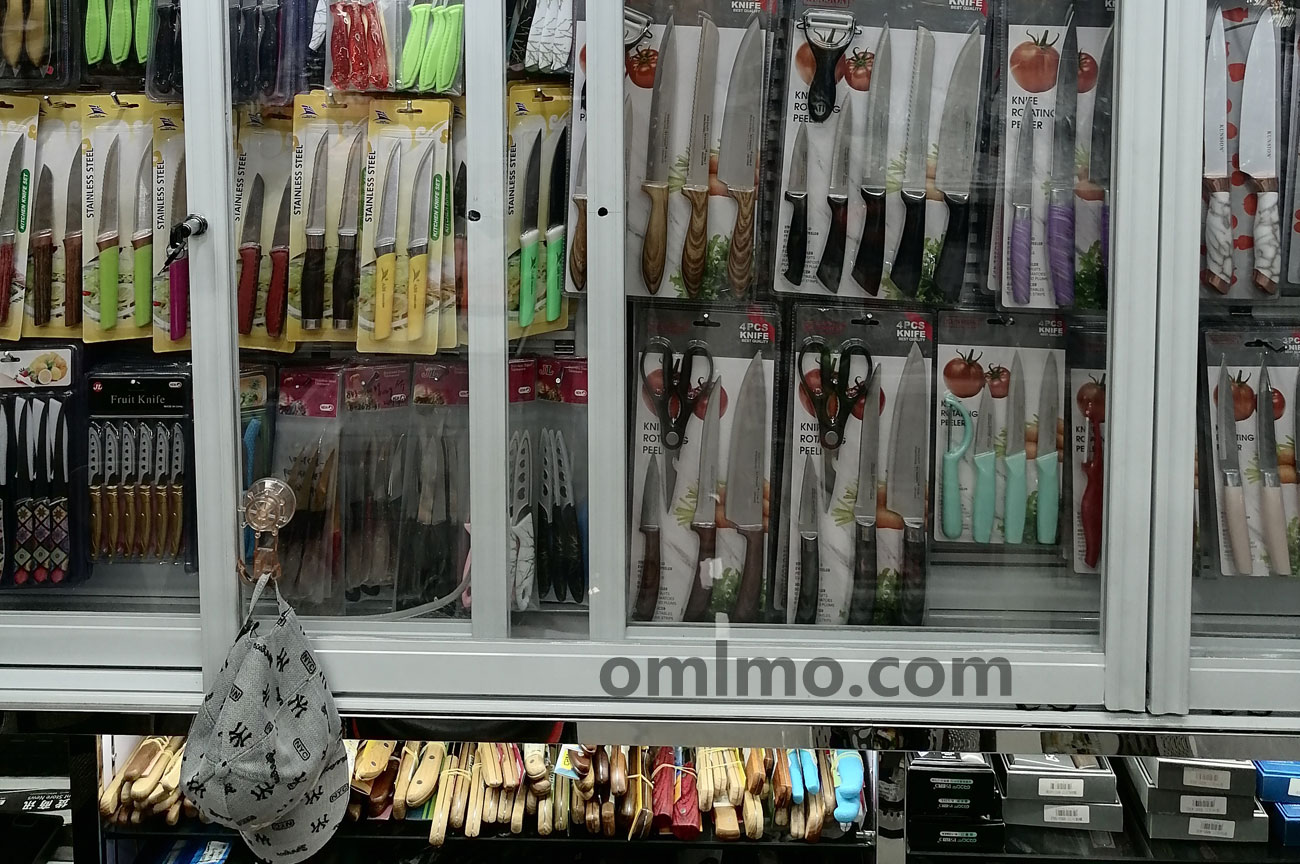 BA-578 Stainless Steel 2-Piece Fruit Knife Set with Wood Handles on Yellow Card showing paring knife and utility knife on yellow cardboard backing