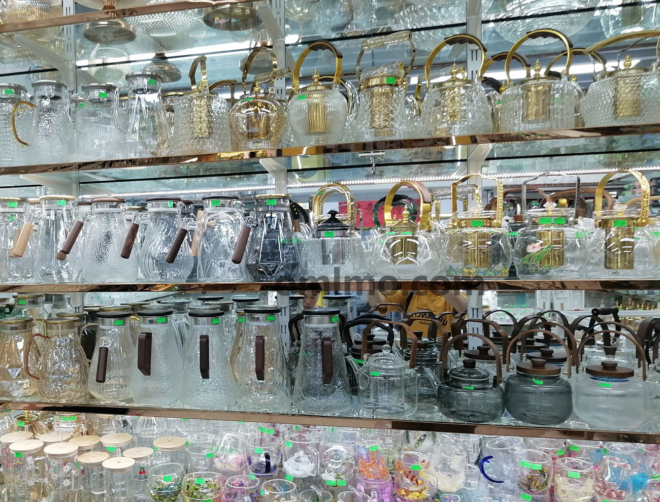 BA-626 Hammered Borosilicate Glass Cold Water Pitcher with Wooden Handle 1800ml wholesale product photo